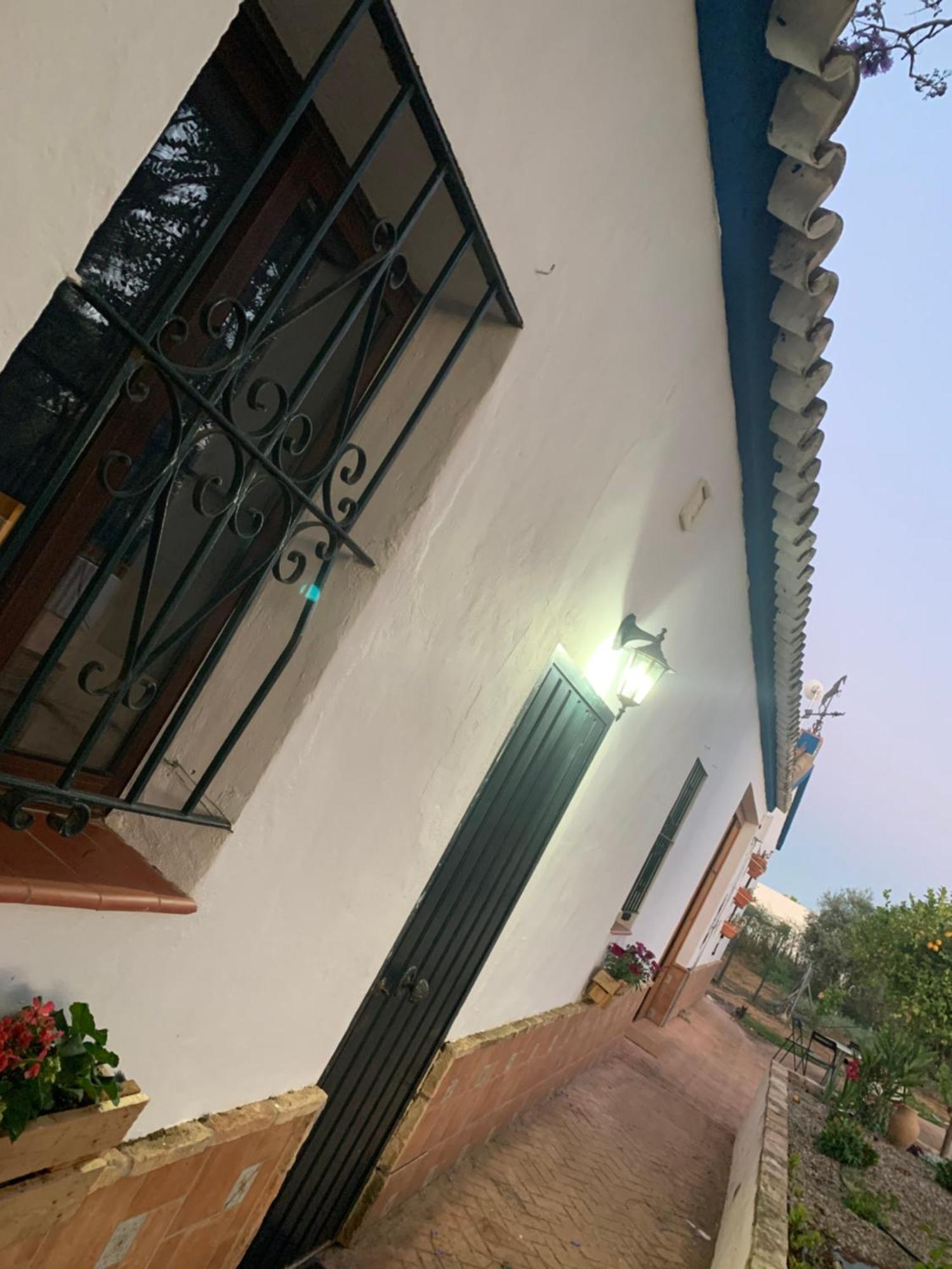 Casa Los Laureles Pilas Bagian luar foto