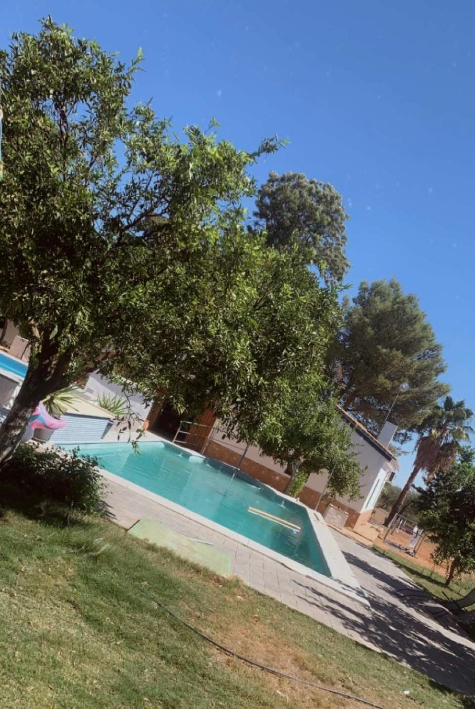 Casa Los Laureles Pilas Bagian luar foto