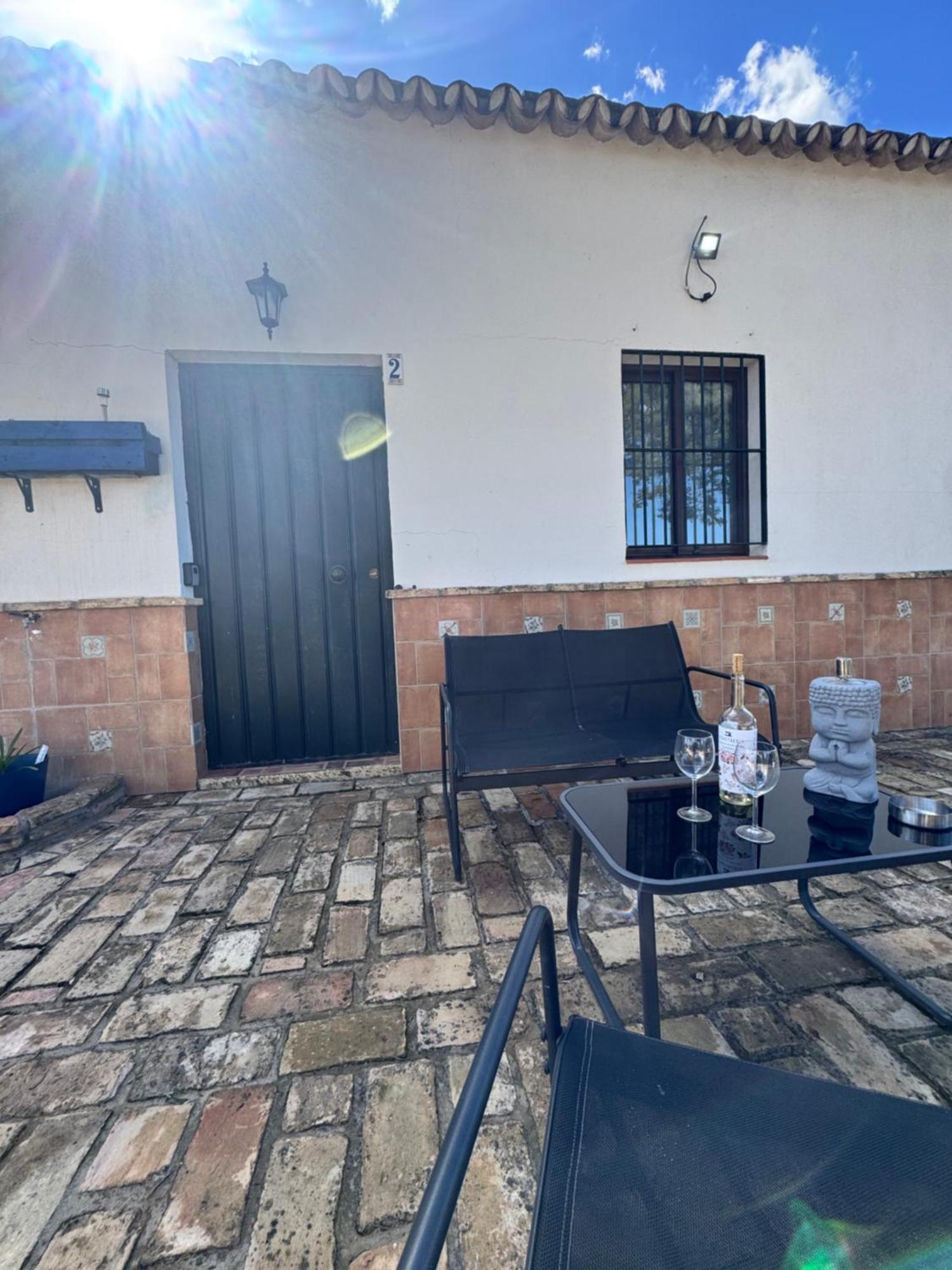Casa Los Laureles Pilas Bagian luar foto